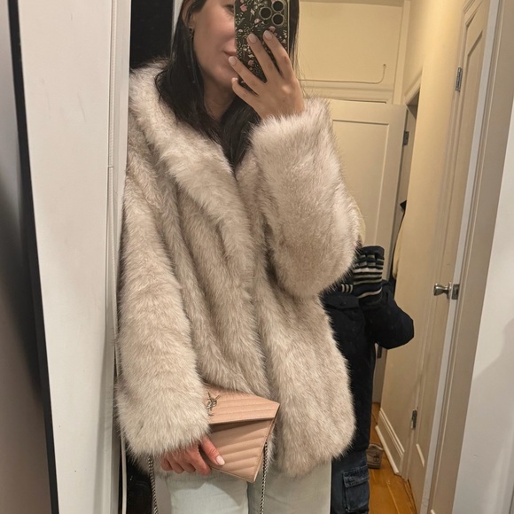 Jackets & Blazers - Cozy Faux Fur Jacket in Light Beige - Women’s Elegant Outerwear